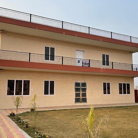 Shrinath Residency Hotel Грейтър Нойда Екстериор снимка