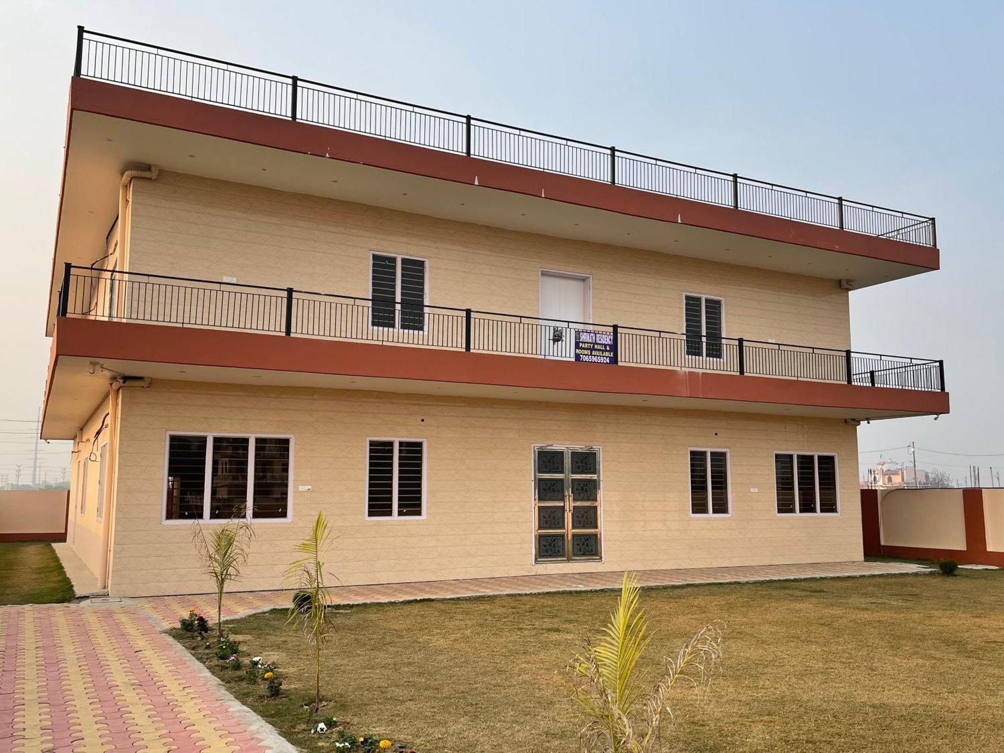 Shrinath Residency Hotel Грейтър Нойда Екстериор снимка