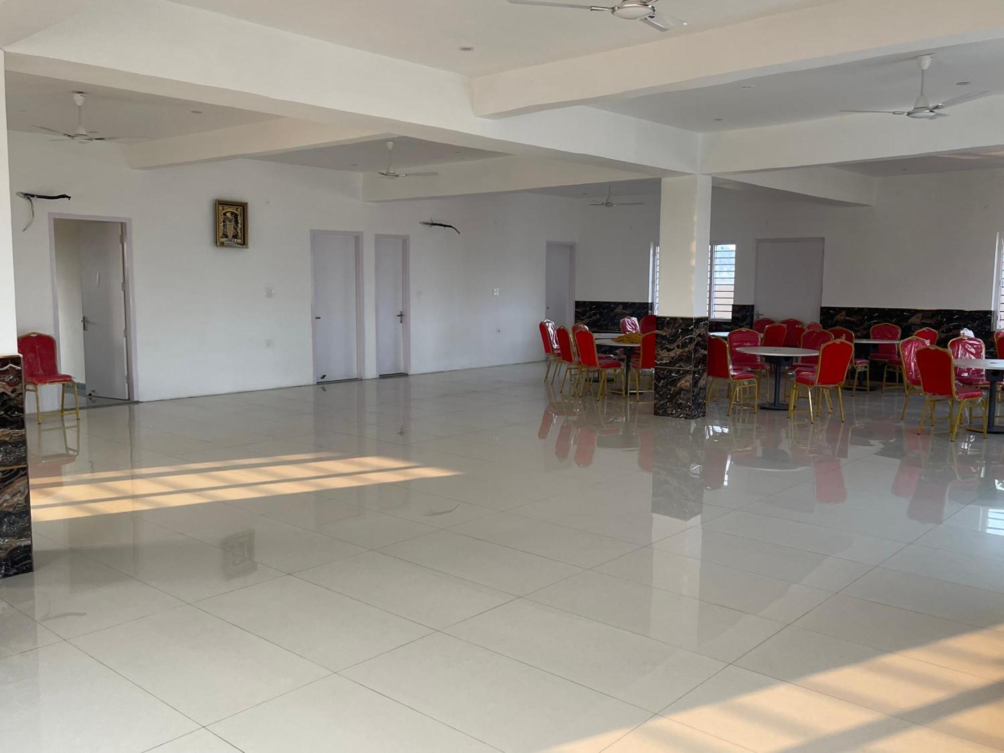 Shrinath Residency Hotel Грейтър Нойда Екстериор снимка