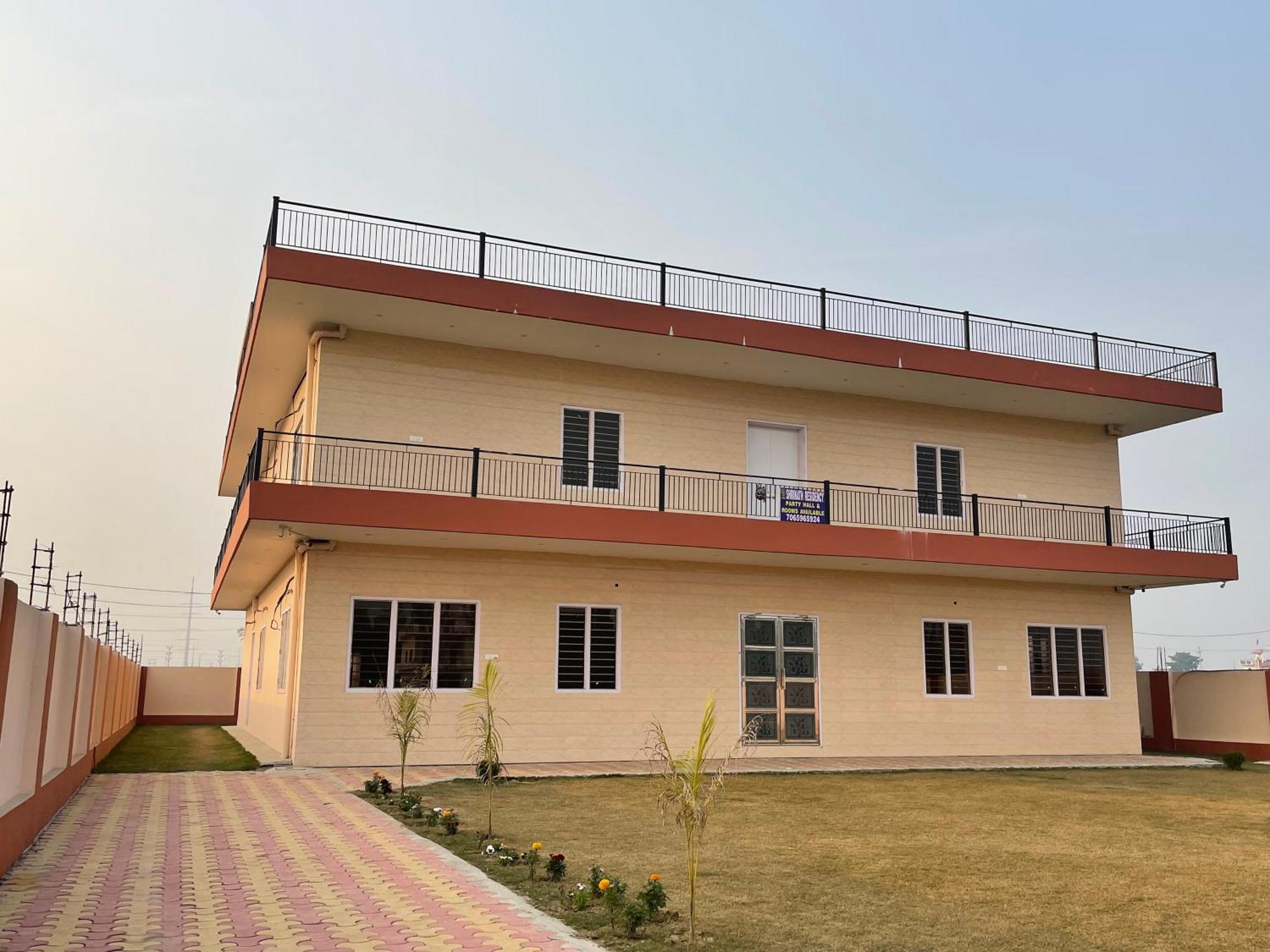 Shrinath Residency Hotel Грейтър Нойда Екстериор снимка
